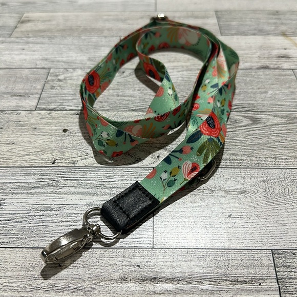 Handmade floral lariat ID office career holder - Picture 3 of 3